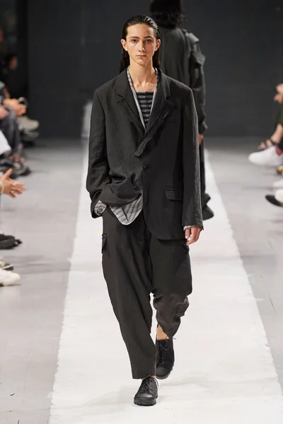 Look 15